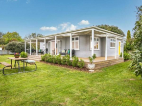 Panama paradise just 2 minutes from the square, Martinborough